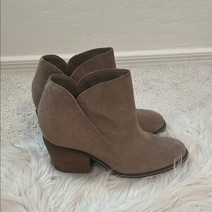 Jessica Simpson Tan Ankle Boots